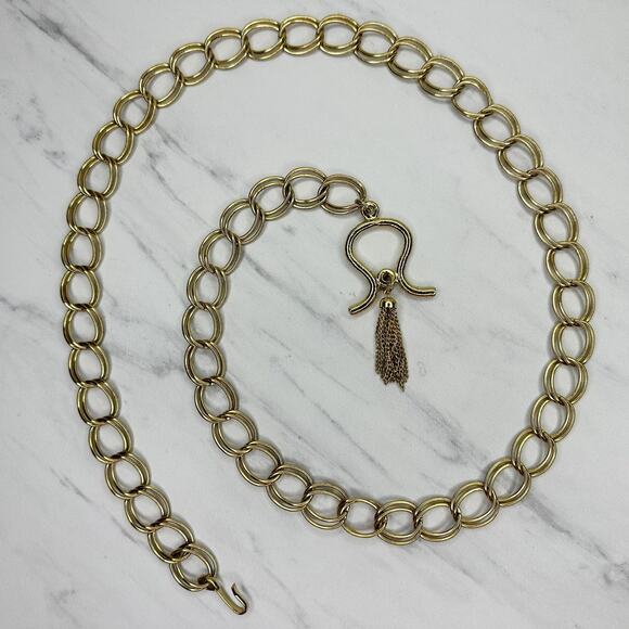 Vintage Tassel Charm Gold Tone Chain Link Statement Belt ✨ - Picture 1 of 10